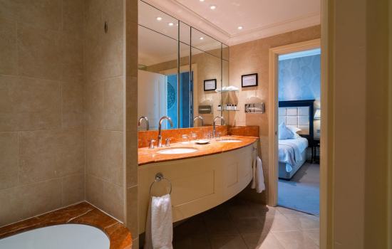 Junior-Suite-bathroom-4