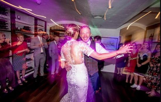 Couple-dancing-in-the-cellar